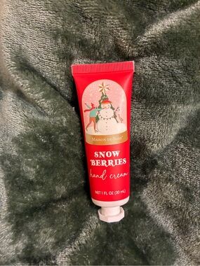 MAISON DE BASE Snow Berries Hand Cream